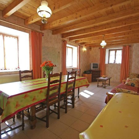 Spacious Holiday Home Near The Forest Esmoulieres Ngoại thất bức ảnh