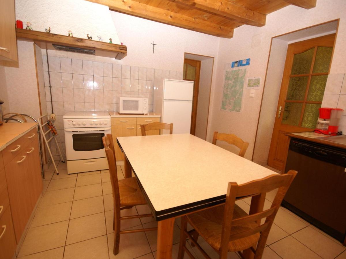 Spacious Holiday Home Near The Forest Esmoulieres Ngoại thất bức ảnh