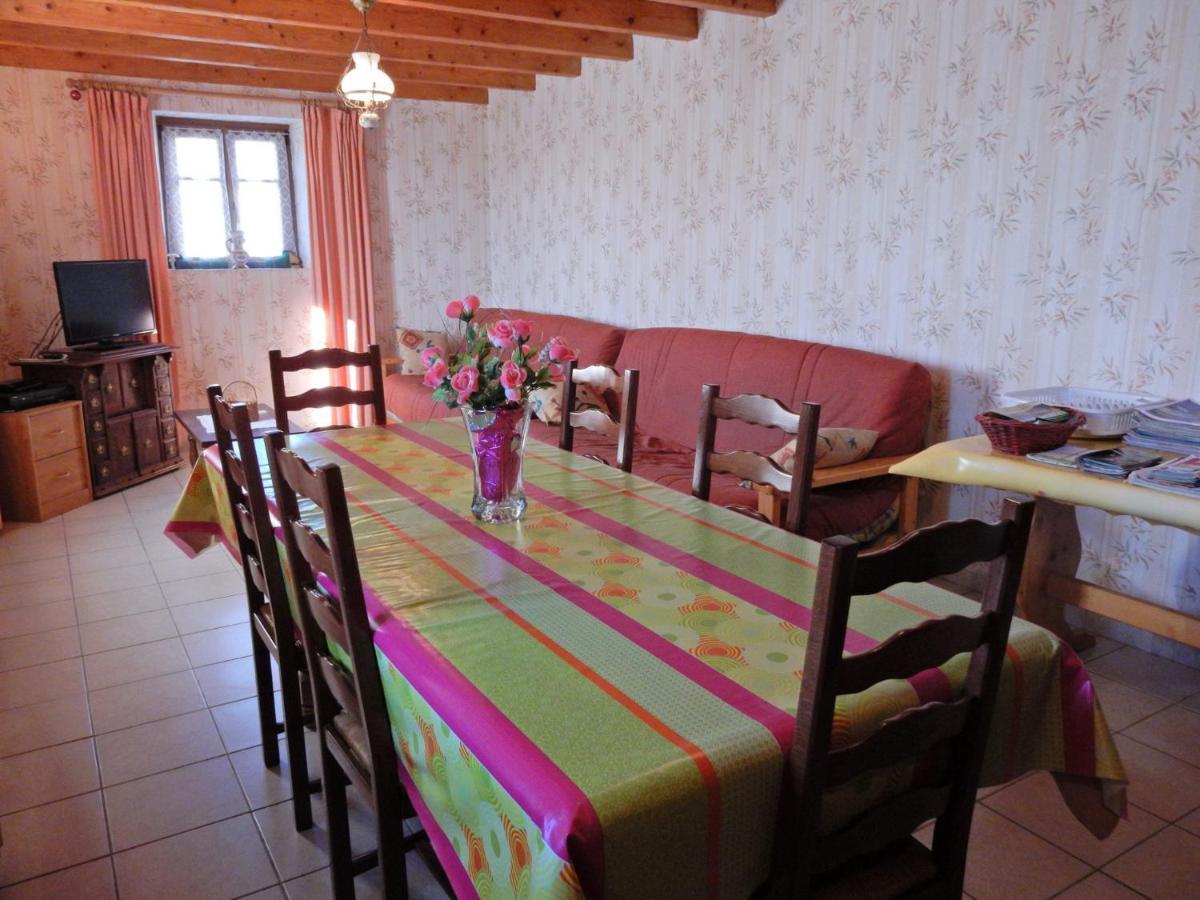Spacious Holiday Home Near The Forest Esmoulieres Ngoại thất bức ảnh